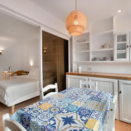 Botanique Apartment